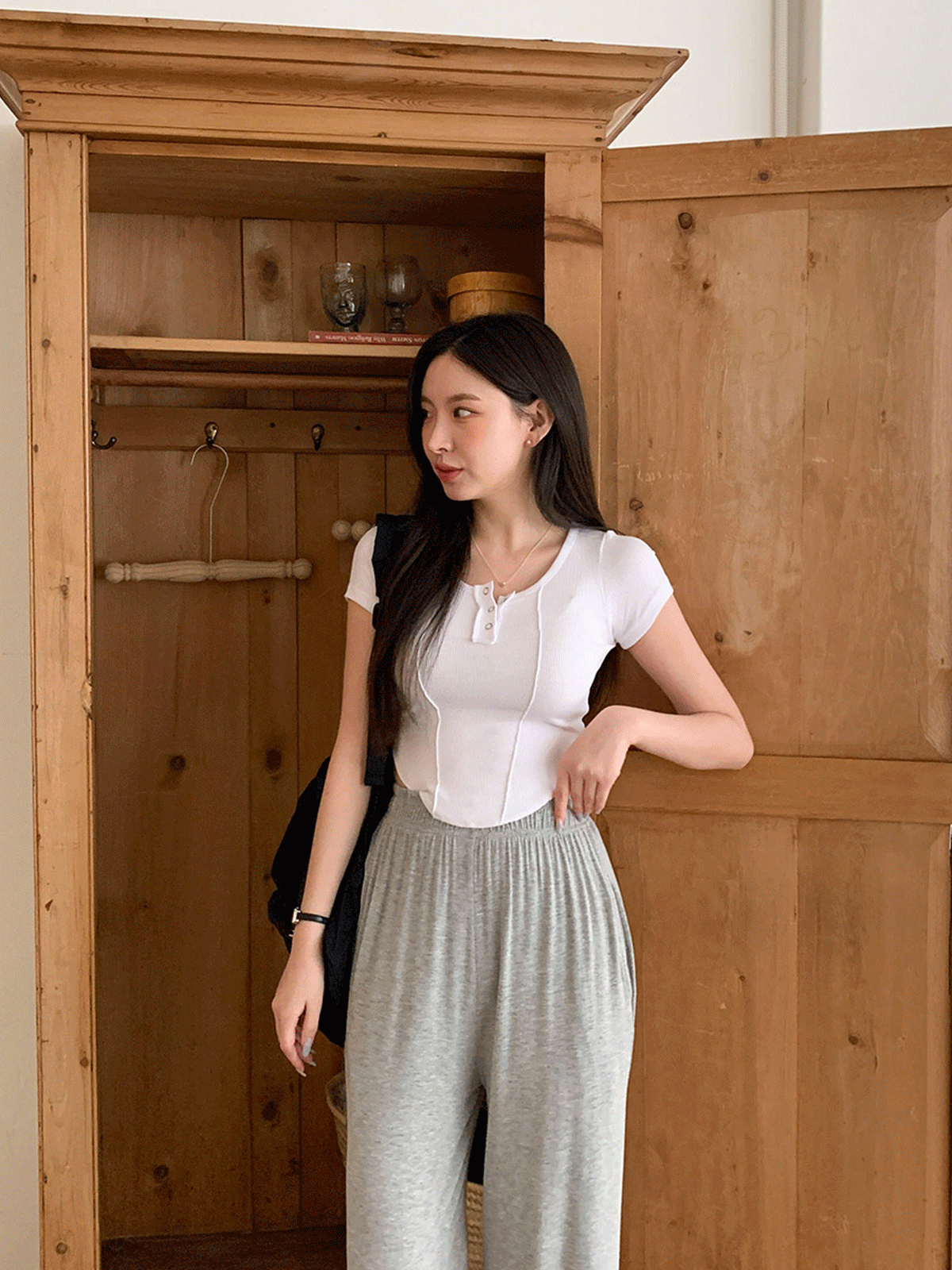 T12531K34- 나스문 슬림핏 골지 핀턱 라운드넥 반팔 티셔츠