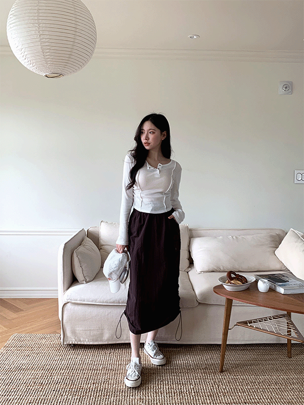 T13198K37-마옐리 라운드넥 사이드  셔링 스냅 긴팔티