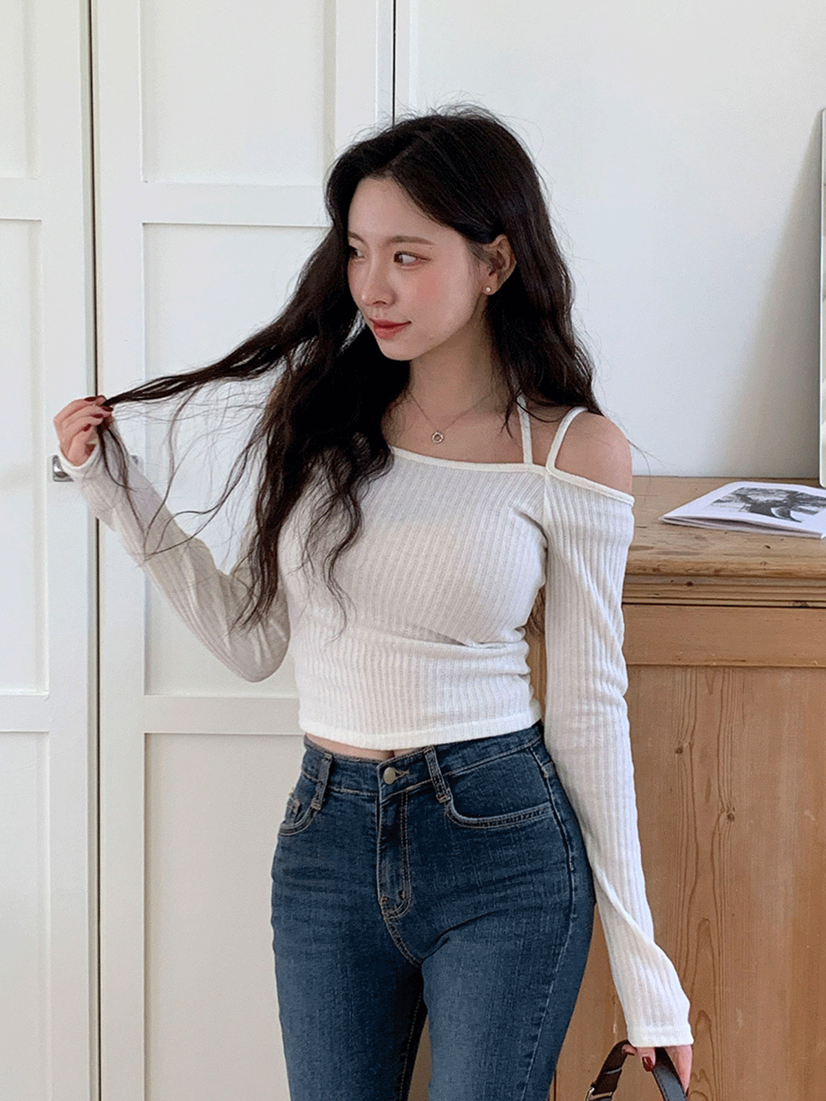 T13530K39-콜오프 골지 슬림핏 오프숄더 티